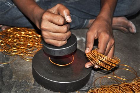 D'source Design Gallery on Lac Bangles Making Process - The Craft of Decorating Lac Bangles | D ...