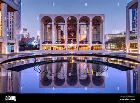 Metropolitan opera house hi-res stock photography and images - Alamy