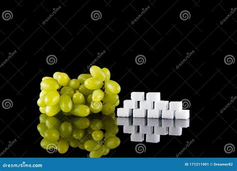 Grapes. Comparison of Sugar Content Stock Image - Image of loose, cubes: 171211901