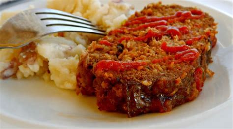 Classic Quaker Oats Meatloaf | Classic food, Meatloaf with oatmeal ...