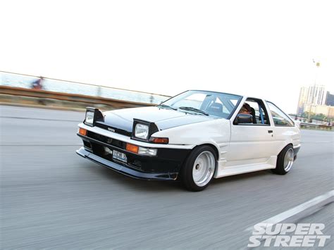 1986 Toyota Corolla GT-S (AE86) - Driving On LSD