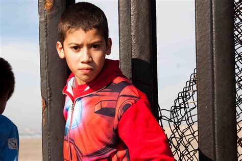 Photos of Kids Playfully Crossing the US-Mexico Border - VICE