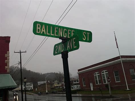 Image: Street Signs - Ballengee Street and 2nd Ave, Hinton, WV