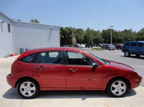 2005 Ford Focus ZX5 SES Hatchback Data, Info and Specs | GTCarLot.com