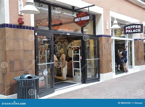 Miami,august 9th:Bayside Shopping Center Store from Miami in Florida USA Editorial Photo - Image ...