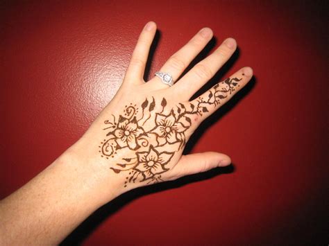 Designs By Jenn - Henna Tattoos