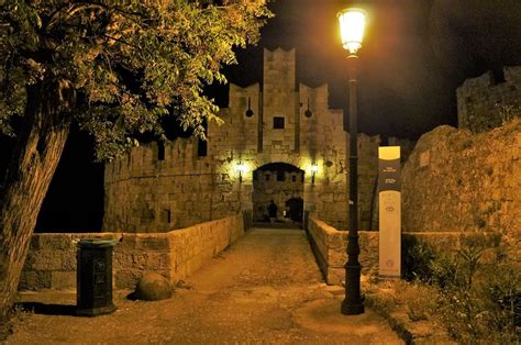 Rhodes by Night Tour, Rhodes Town Tours by Night, Nightlife in Rhodes Old Town