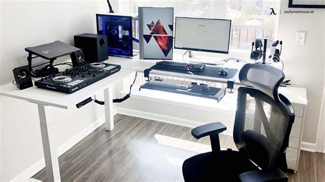Make Your L-Shaped Desk for Dual Monitor Setup More Productive in 2021 | Dual monitor setup, L ...