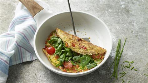 Healthy omelette recipe - BBC Food