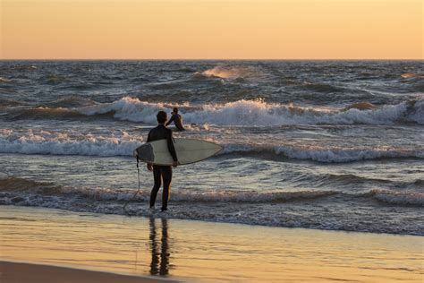 The Best Places to Go Surfing on the Great Lakes