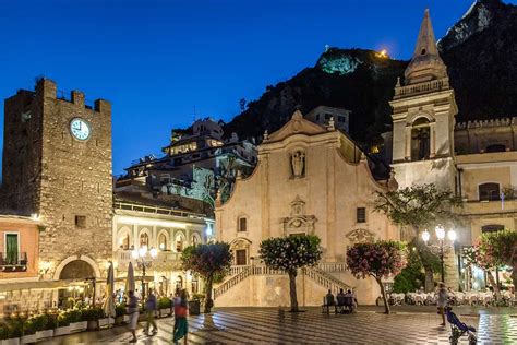 Der Piazza IX aprile - Taormina | The World of Sicily