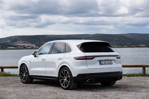 2019 Porsche Cayenne E-Hybrid Review - GTspirit