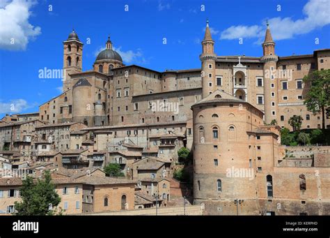 View of Urbino, with the Ducal Palace, Palazzo Ducale and the Cathedral, Marche, Italy Stock ...