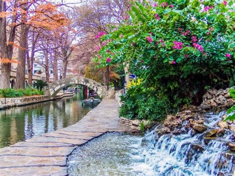 The San Antonio Texas Riverwalk at Morning - Photorator