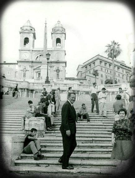 John Wayne climbs the Spanish Steps, Rome. | John wayne, Scenes, American legend