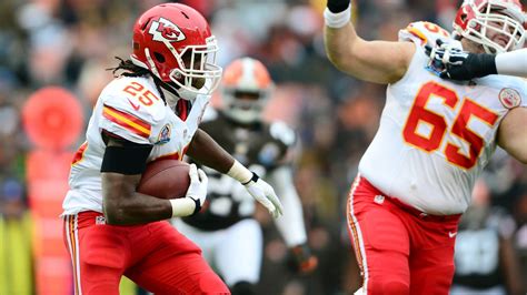 Jamaal Charles injury: Chiefs RB hurts ribs, returns to game - SBNation.com