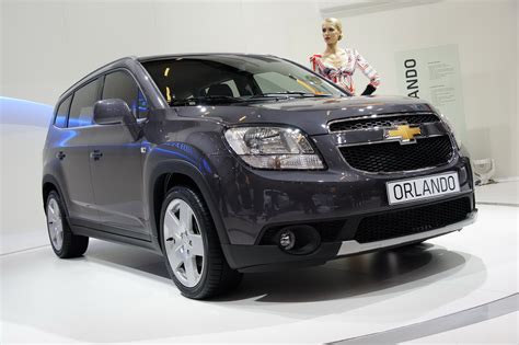 New Chevrolet Orlando MPV Shows up in Paris (With Live Pictures ...