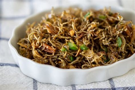 Myulchi Bokkeum (Korean Stir-fried Anchovies) - Soo-mi's Side Dishes ...