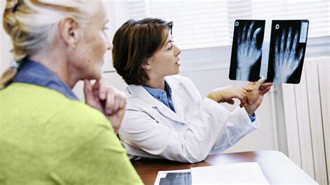 What is a rheumatologist? What they do, diagnose, and more in 2022 ...