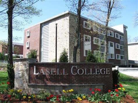 Lasell College - Sports Management Degree Guide