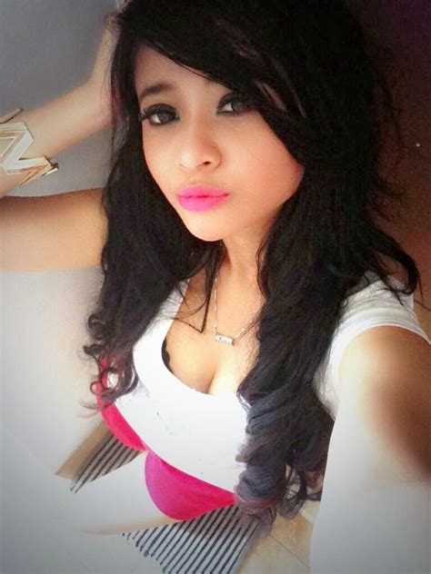 FOTO NARSIS HANNY AL ATTAS MODEL POPULAR