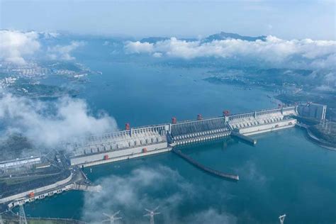 China's Three Gorges Dam sees record tourists in H1