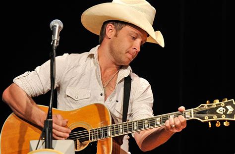 Justin Moore, ‘If Heaven Wasn’t So Far Away’ – Song Spotlight