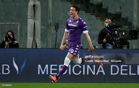 Dusan Vlahovic of ACF Fiorentina celebrates a second goal during the ...