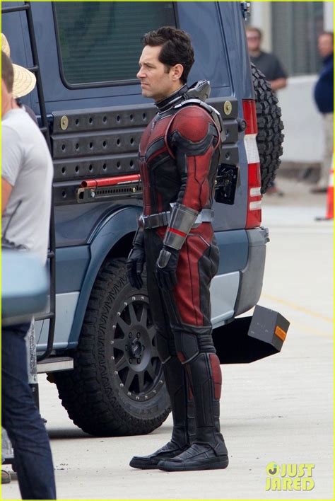 Paul Rudd Runs in Costume on the Set of 'Ant-Man and The Wasp' - First ...