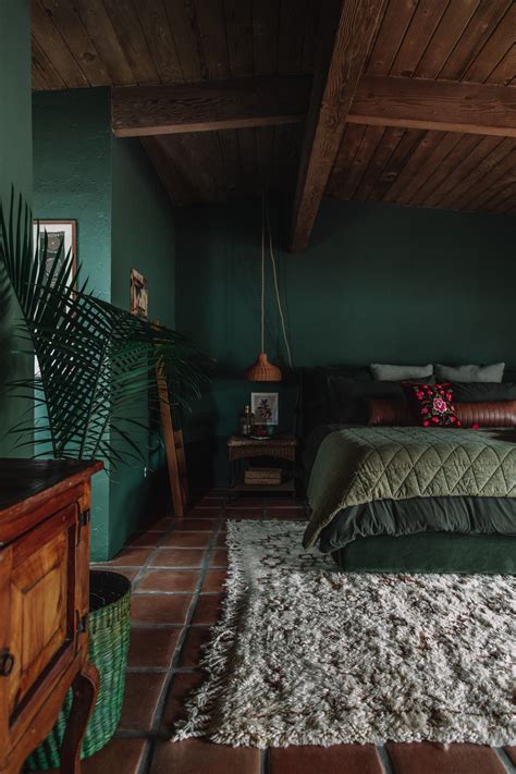 Thiết kế dark green bedroom decor Cho phòng ngủ tôn lên vẻ đẹp mộc mạc