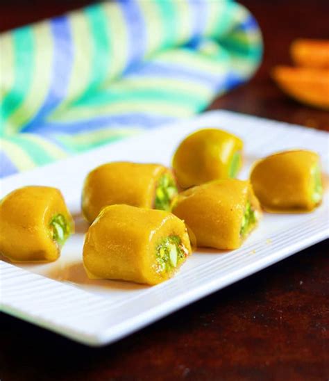 Mango rolls recipe with pistachio stuffing