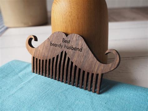 Wooden personalised beard moustache comb » Petagadget