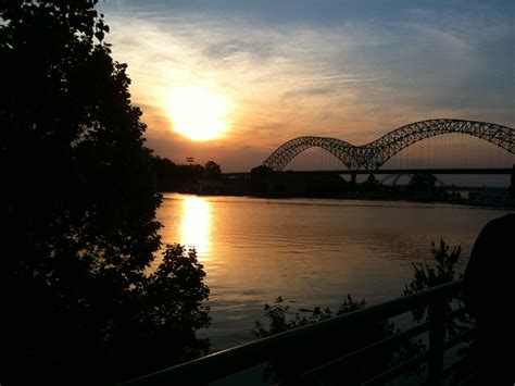 Memphis bridge sunset Memphis Bridge, Elvis Presley, Bridges, Knee, Lol, Sunset, Places, Quick ...