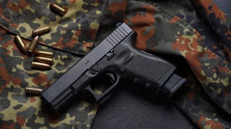 Glock vs Sig: Comparing Leading Handgun Brands for Reliability & P ...