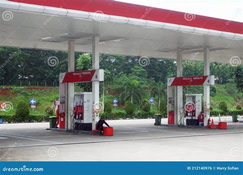 Pertamina Gas Station editorial photo. Image of petrol - 212140976