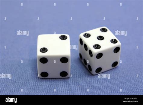 Pair of dice showing the number 7 seven Stock Photo: 3223168 - Alamy