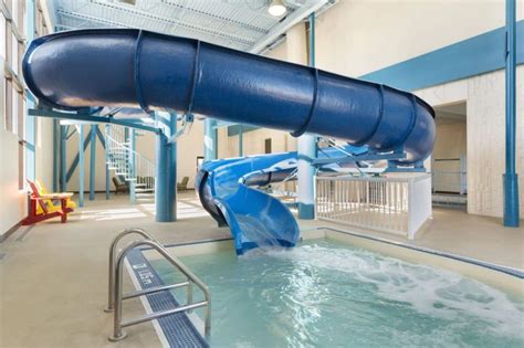 Edmonton Hotels With Waterslides: 13 Pools To Plunge Into!