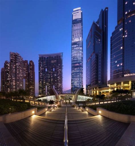 International Commerce Centre in Hong Kong (33 pics)