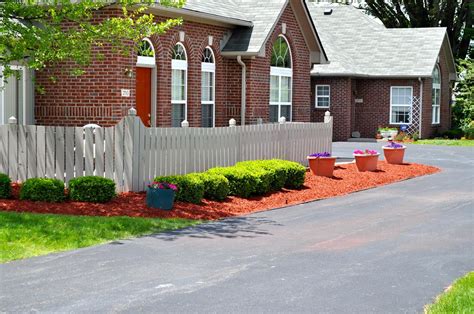 Landscaping Ideas With Red Mulch - Image to u