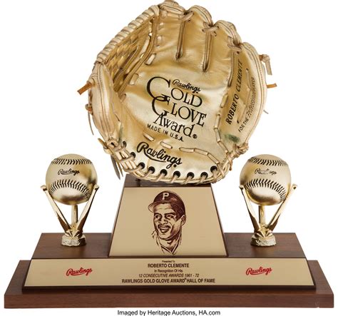 1991 Roberto Clemente "Gold Glove Hall of Fame" Award.... Baseball | Lot #13162 | Heritage Auctions