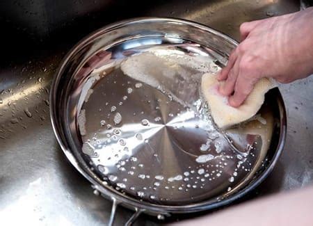 How To Clean Stainless Steel Pan (Without Scrubbing)