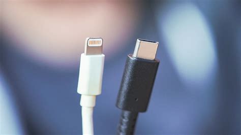 Battle of the reversibles: USB-C vs Lightning connector - GadgetMatch