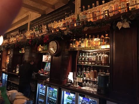 BOWES WHISKEY BAR - Updated January 2025 - 22 Reviews - 31 Fleet Street, Dublin, Republic of ...