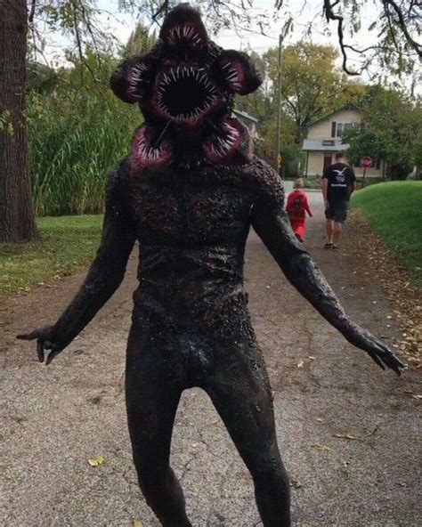 The Demogorgon - GIF on Imgur | Stranger things cosplay, Demogorgon costume, Stranger things monster