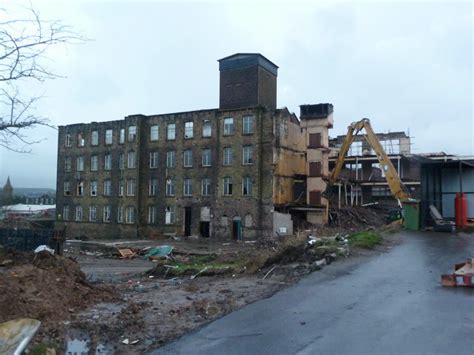 Vine Mill, Oswaldtwistle © Alexander P Kapp cc-by-sa/2.0 :: Geograph Britain and Ireland