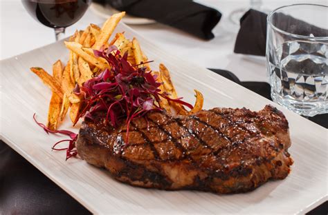 BIFE DE CHORIZO CON MIXTA Y PAPAS - La Panetteria Restaurante