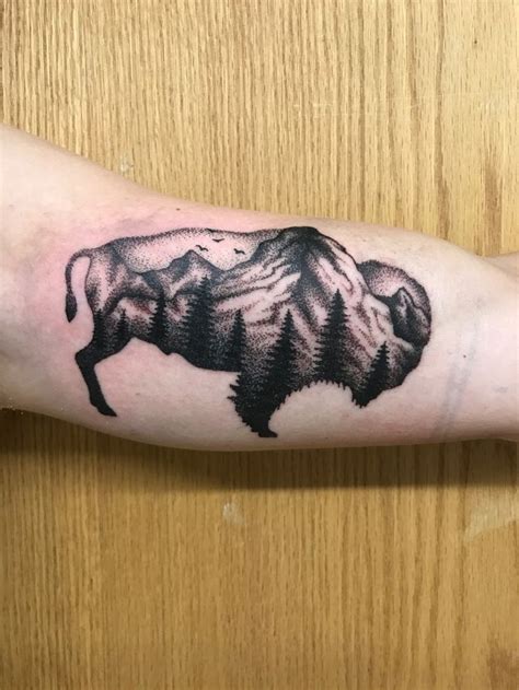 25+ bästa Buffalo tattoo idéerna på Pinterest | Naturtatueringar, Bison och Trädtatueringar