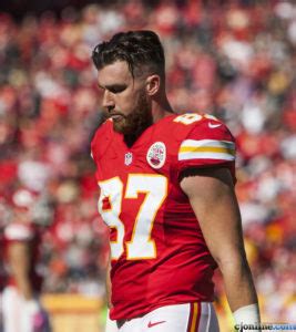 Chiefs’ Travis Kelce loses cool on refs in ejection – Chiefs Digest