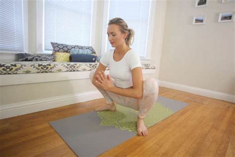 5 Easy Yoga Poses That Will Revitalize Your Tight Hips