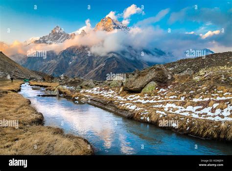 Akash ganga fotografías e imágenes de alta resolución - Alamy